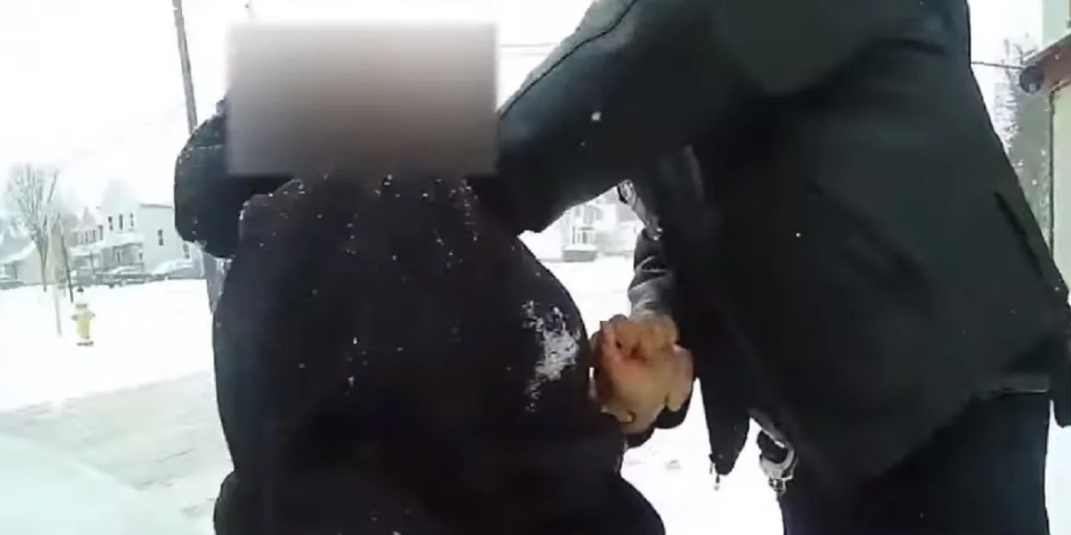 Indignación por video donde policías maltratan a una niña en EE. UU.