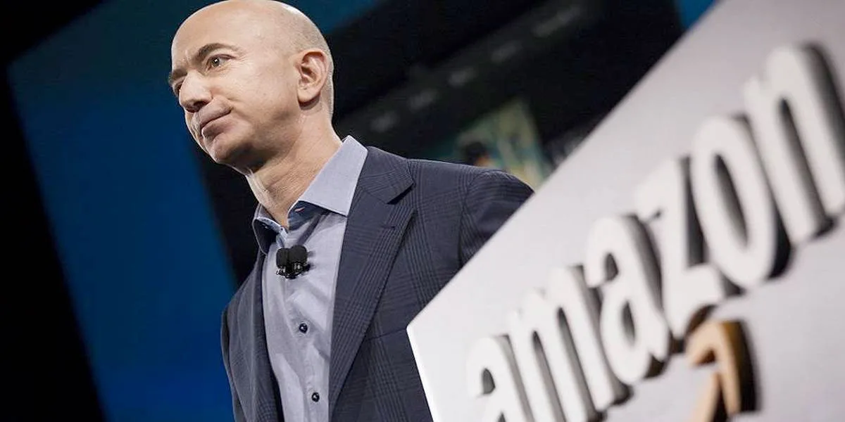 Jeff Bezos anunció que cederá su cargo como CEO de Amazon