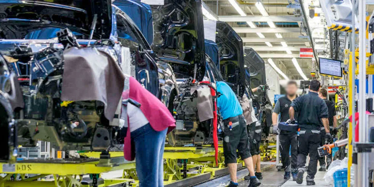 Producción industrial cayó 9,9 % en 2020, según el DANE