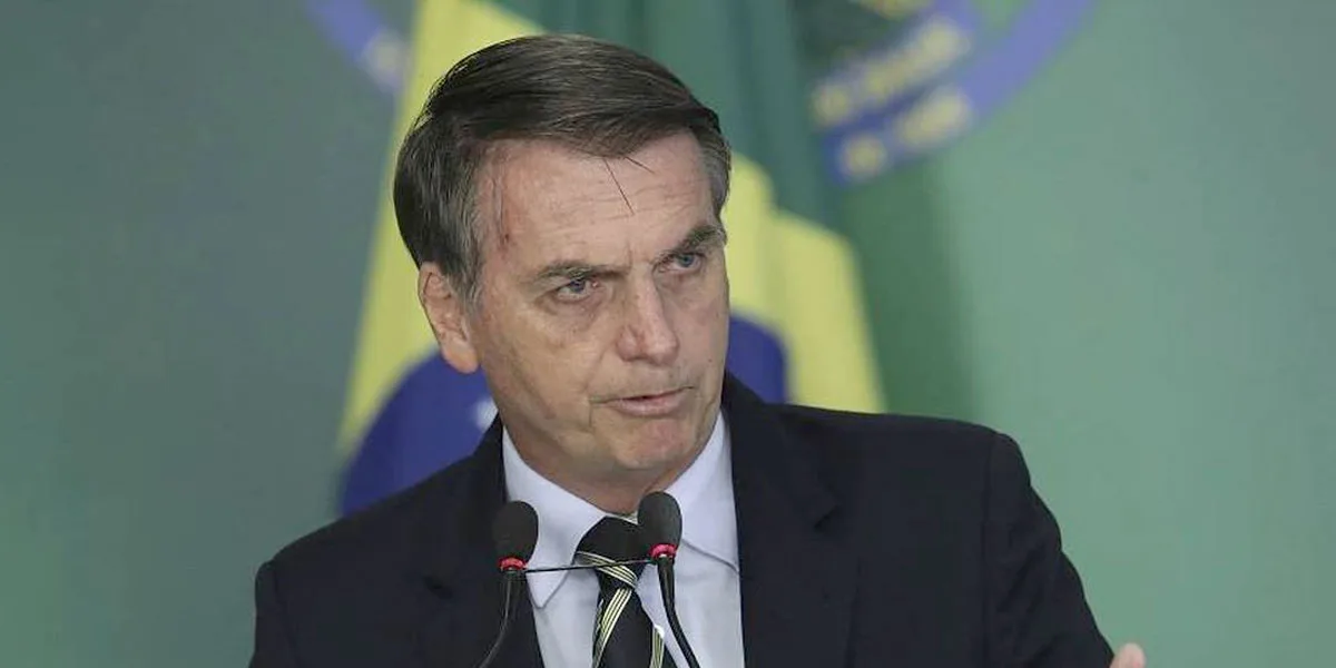 Jair Bolsonaro critica bloqueo de Facebook y defiende cierre de algunos periódicos