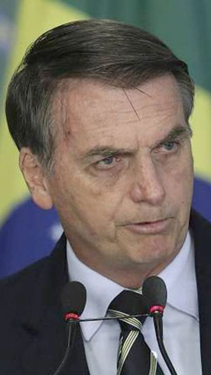 Bolsonaro, ausente en todas las sesiones del juicio iniciado la semana pasada en la sede del TSE en Brasilia, tampoco compareció el viernes.