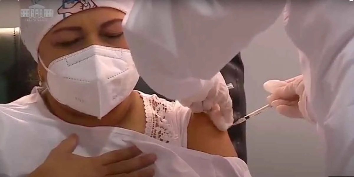 En Sincelejo fue vacunada la primera persona contra el COVID-19 en Colombia