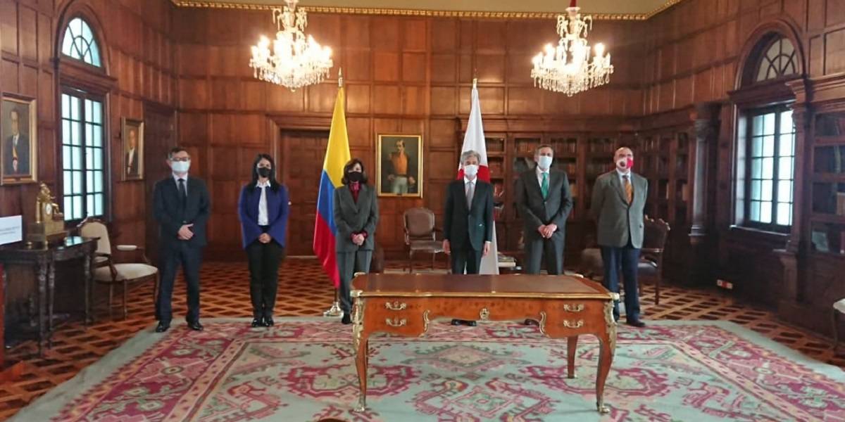 Japón dona a Colombia dos cuartos fríos para almacenar vacunas COVID-19