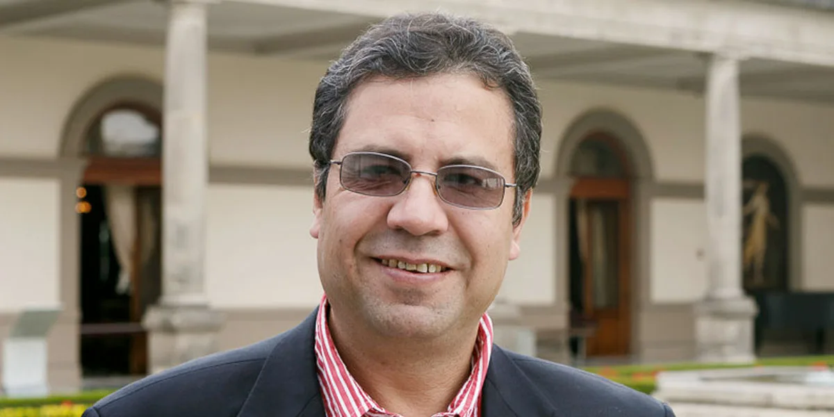 Profesor y escritor Alberto Salcedo, imputado por presuntos actos sexuales contra estudiantes