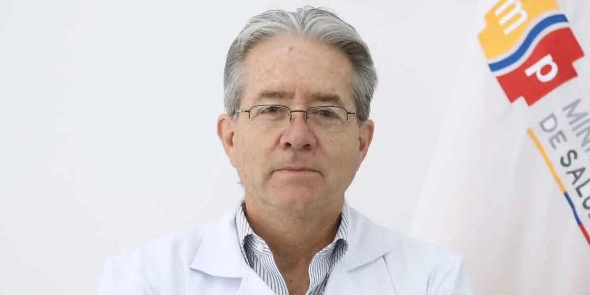Renuncia el ministro de Salud de Ecuador tras escándalo por vacunación de su familia