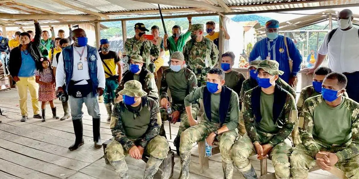 Liberan a los nueve soldados retenidos por indígenas en Chocó - Noticentro  1 CM&