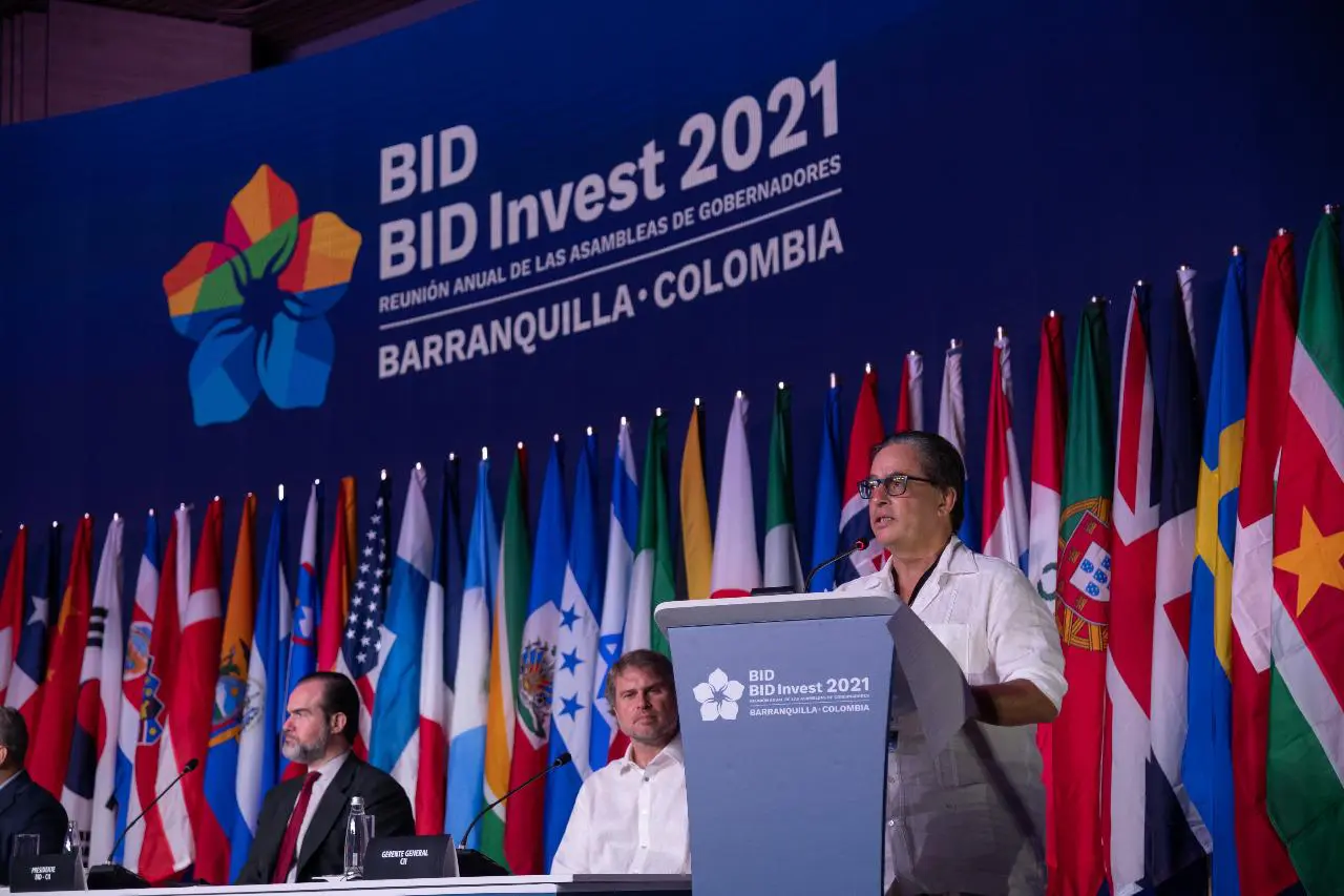 Eligen al minHacienda, Alberto Carrasquilla como presidente de las asambleas del BID
