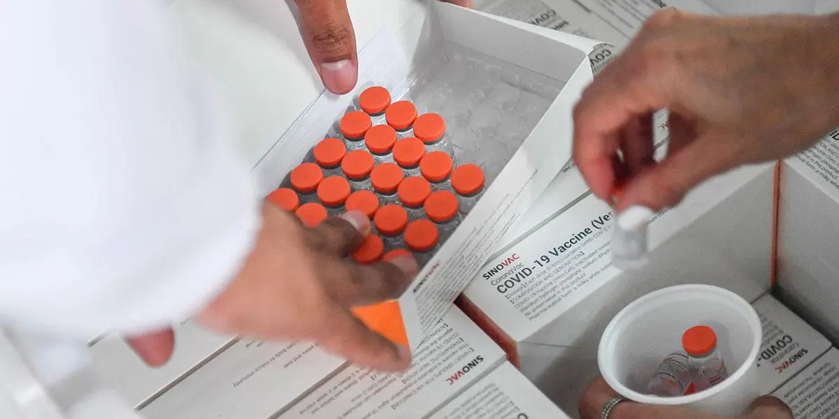A Colombia llegarán 1,5 millones de dosis de Sinovac para vacunación por parte de privados