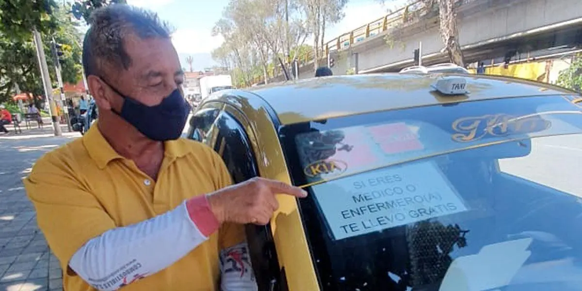 Ejemplar labor: taxista transporta gratis a personal de la salud en Medellín