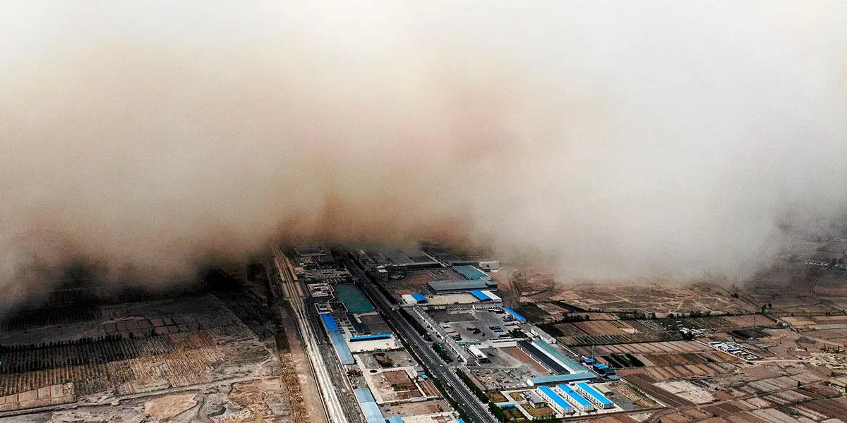 Descomunal nube de arena ‘desapareció’ una ciudad en China