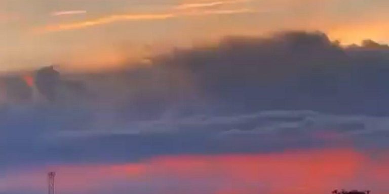 Bandera De Colombia En El Cielo