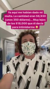 Multan a Luisito Comunica en el aeropuerto de México