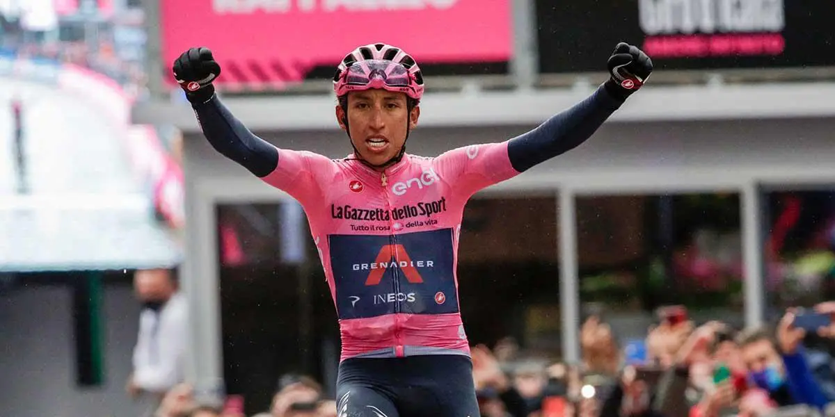 En solitario, Egan Bernal gana la etapa 16 y continúa líder del Giro de Italia