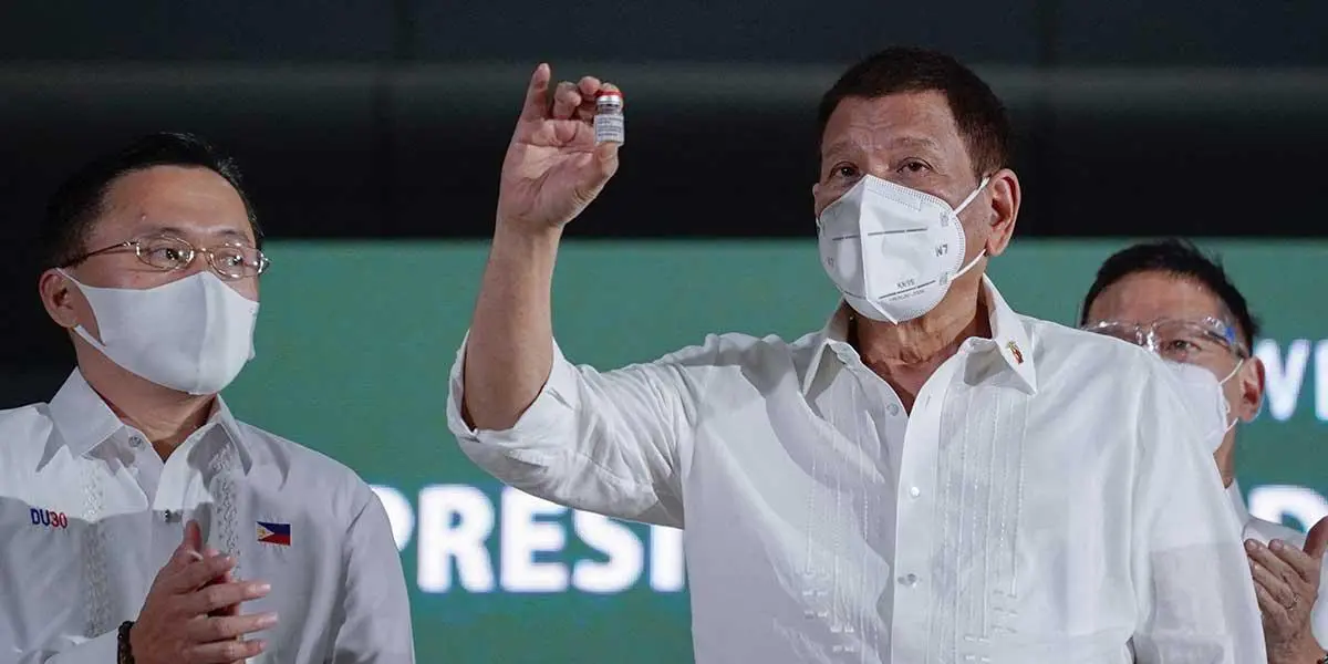 “Si no quiere vacunarse, lo arrestaré y le inyectaré vacuna en las nalgas”: presidente de Filipinas