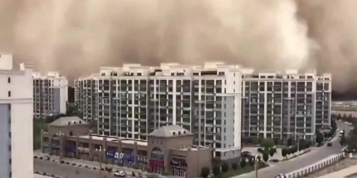 Tormenta de arena &#8220;devora&#8221; una ciudad al borde del desierto de Gobi