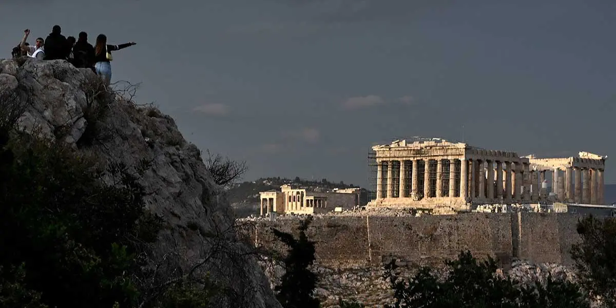La Acrópolis de Atenas: cerrada a turistas por la &#8220;peor ola de calor&#8221;