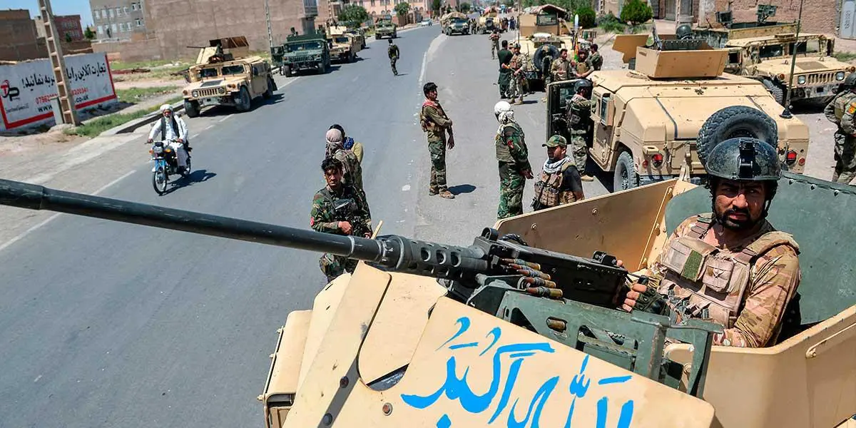 Mueren 40 civiles en combates en ciudad afgana en plena llamada a evacuarla