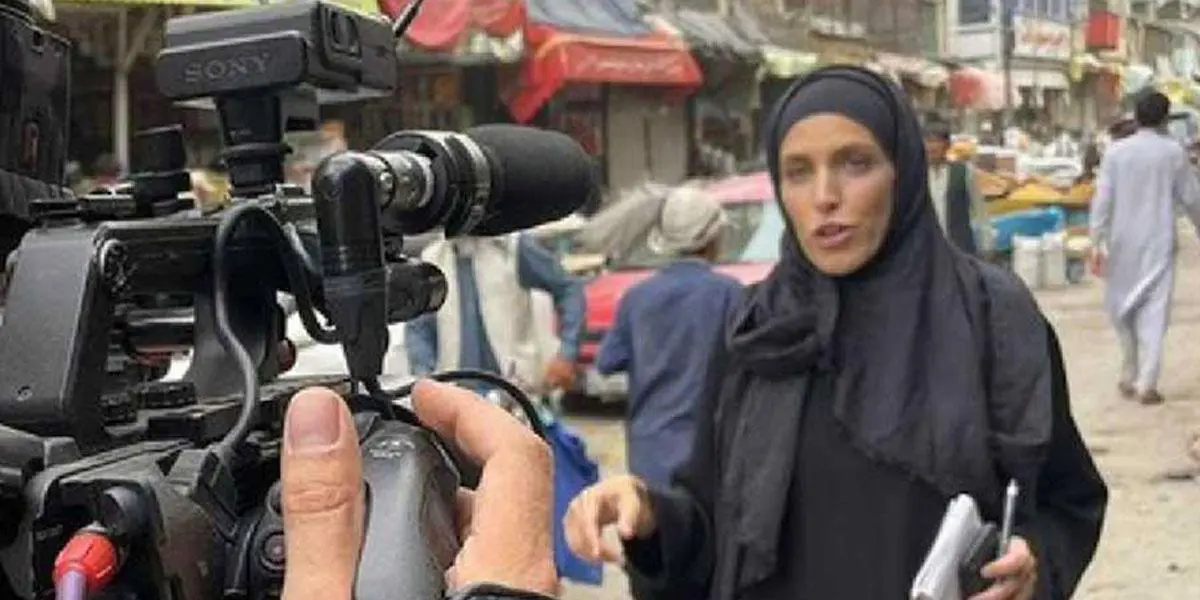 Quién es Clarissa Ward, la periodista de CNN que camina por las calles de Kabul entre talibanes y AK-47