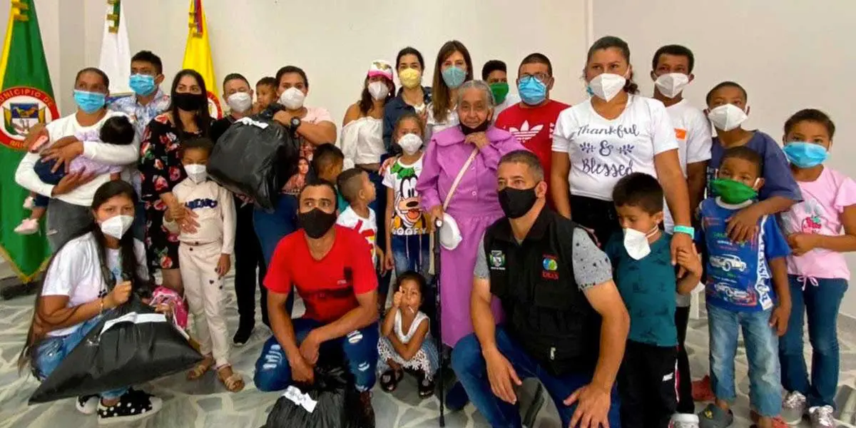 Primera dama entrega 14.665 ayudas humanitarias para familias damnificadas por temporada de lluvias en seis municipios de Antioquia