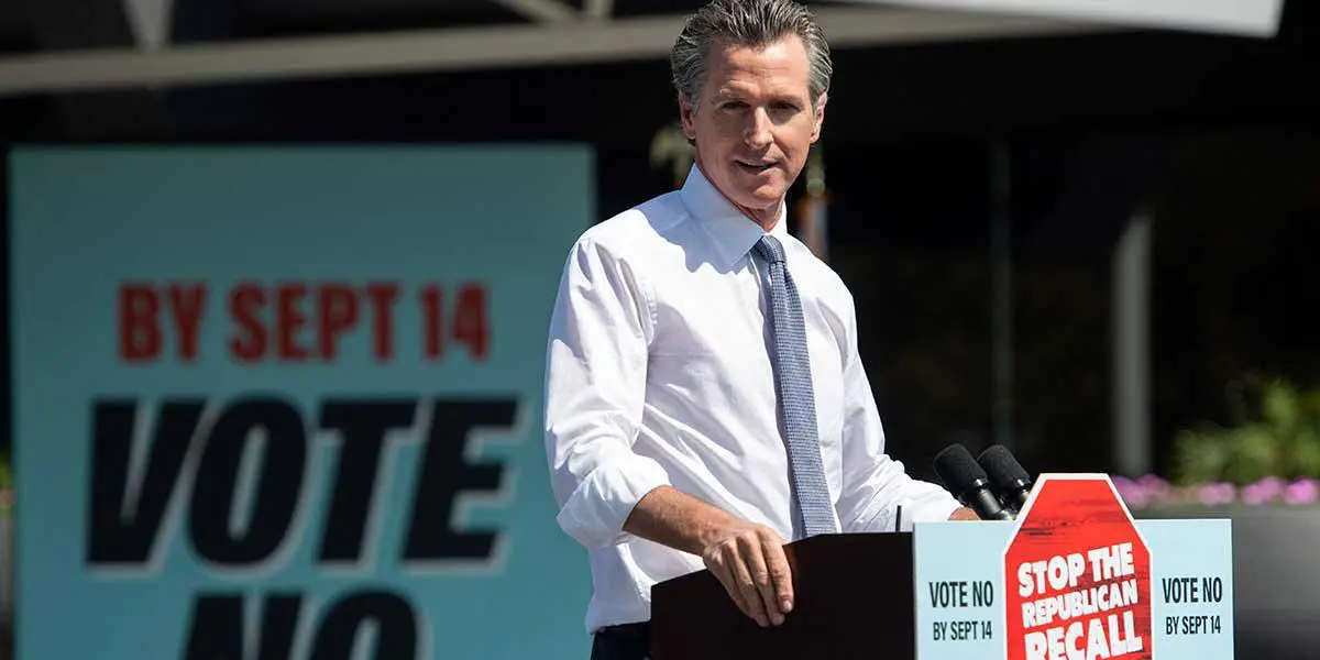 California vota en contra de destituir al gobernador demócrata