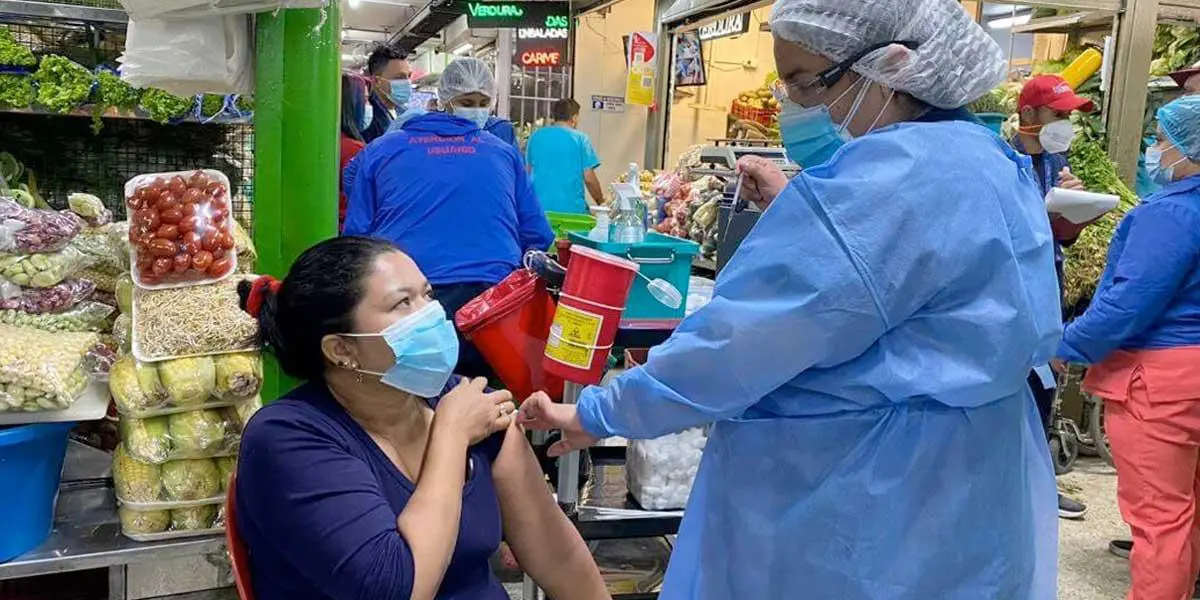 Secretaría de Salud de Bogotá habilita vacunación contra COVID-19 en plazas de mercado