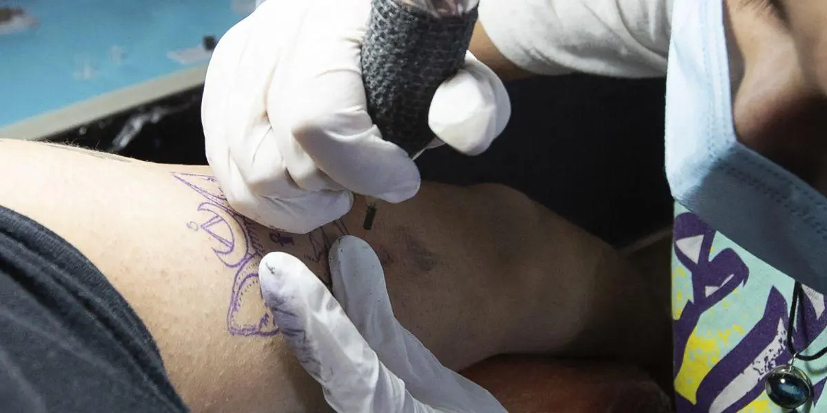 Tatuador de 11 años gana popularidad gracias a su &#8220;ligerita&#8221; mano