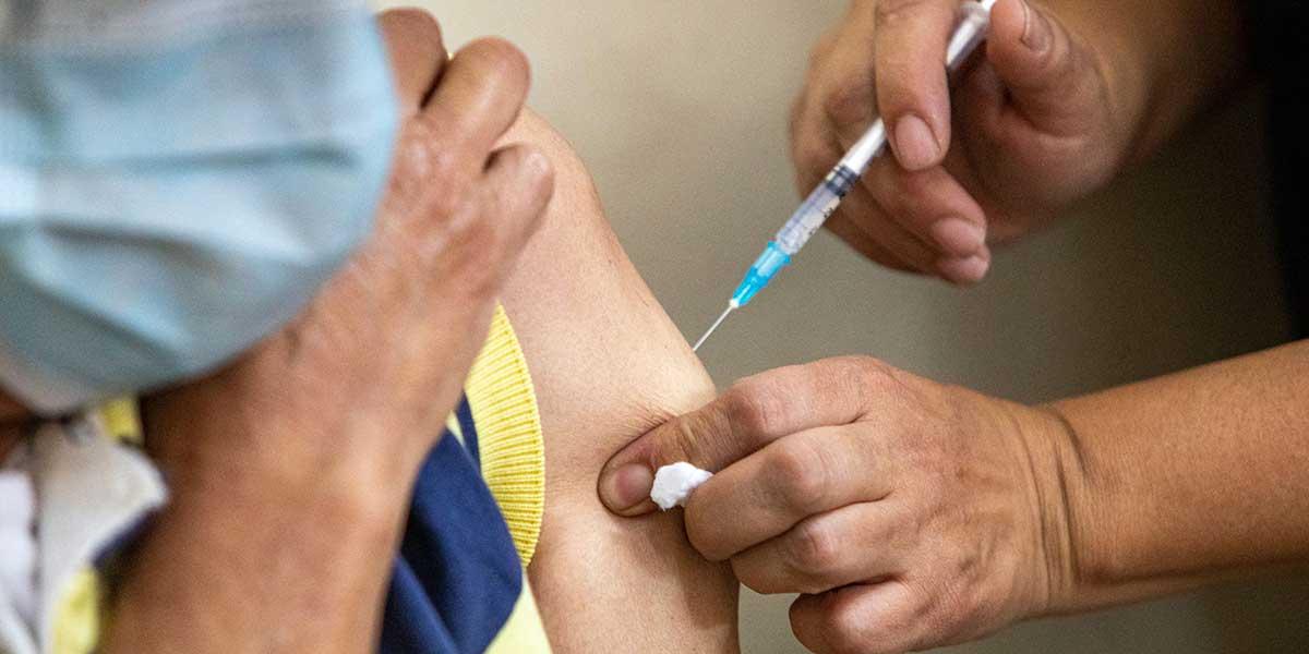 ¿Qué vacuna es menos eficaz? Revelan más detalles sobre variante ómicron