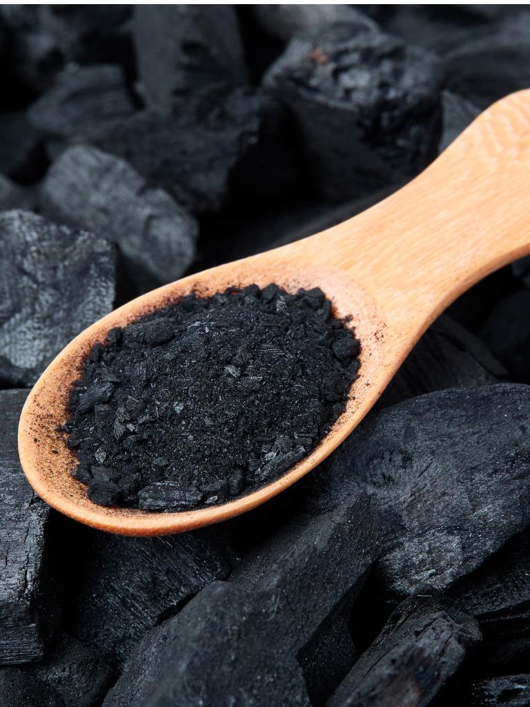 Los riesgos de tomar carbón activado