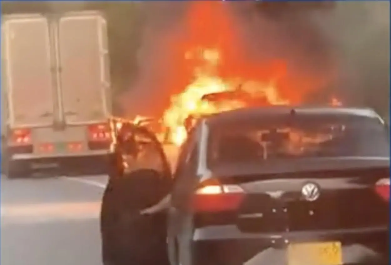 Se incendia vehículo en la vía Girardot &#8211; Bogotá
