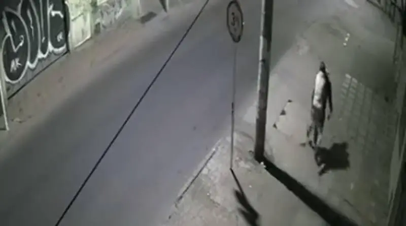 Video: Con una piedra ladrón ataca a sus víctimas en Bosa