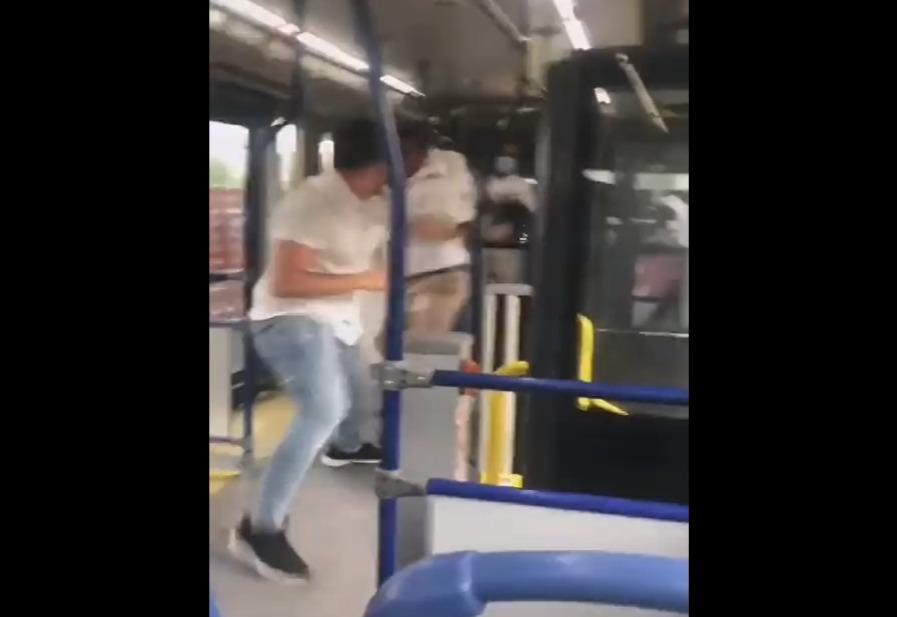 Conductor De Bus Y Pasajero, A Los Puños: El Primero No Paró Cuando Le ...