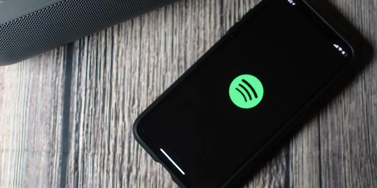 Spotify combatirá desinformación sobre el COVID-19 tras larga polémica