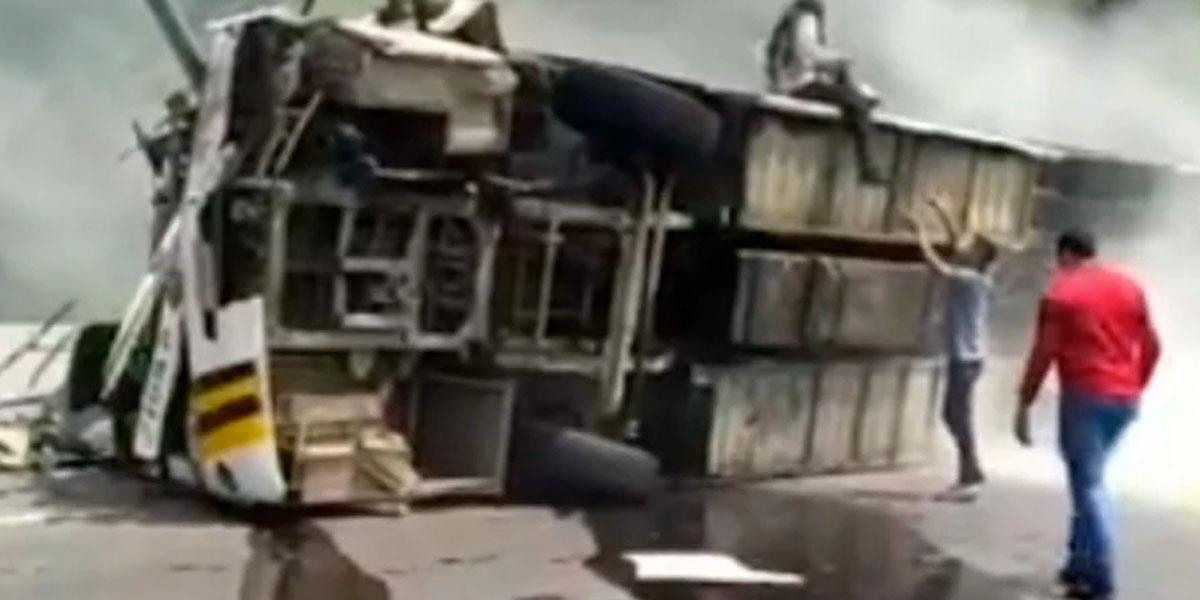 Cinco muertos y 16 heridos deja accidente de un bus en Nariño - Canal 1