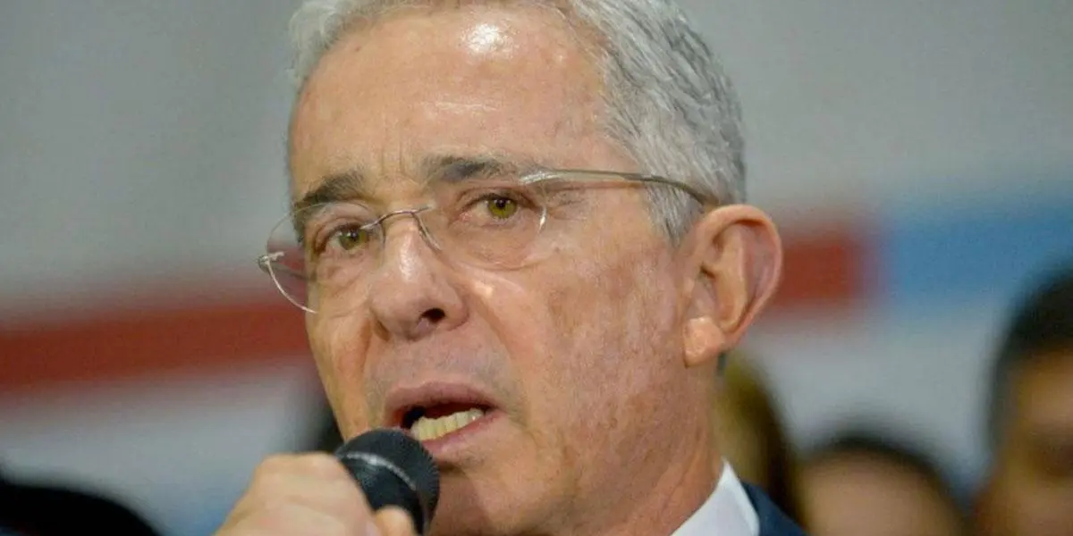 Álvaro Uribe no cometió delito: Procuraduría