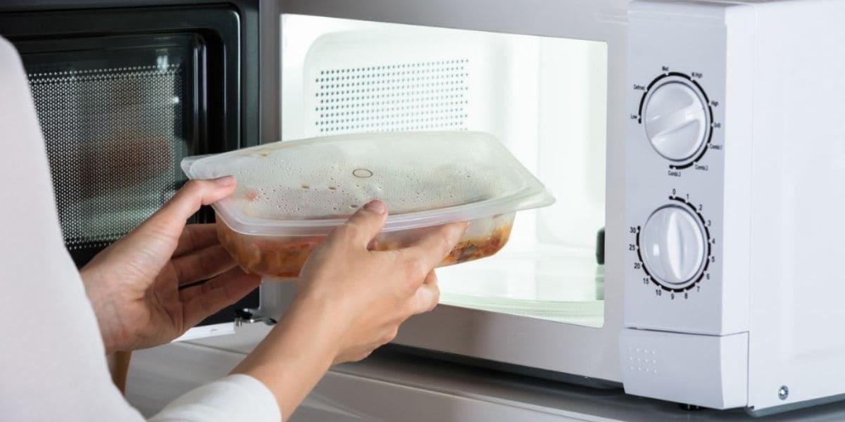 Joven pierde sus piernas luego de consumir comida trasnochada