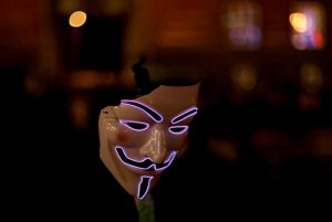 Anonymous se toma la televisión estatal rusa y transmite, sin censura, lo que sucede en Ucrania