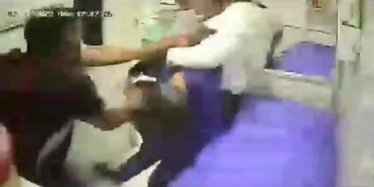 Video: Mujer recibió fuerte golpiza durante intento de robo en Cali
