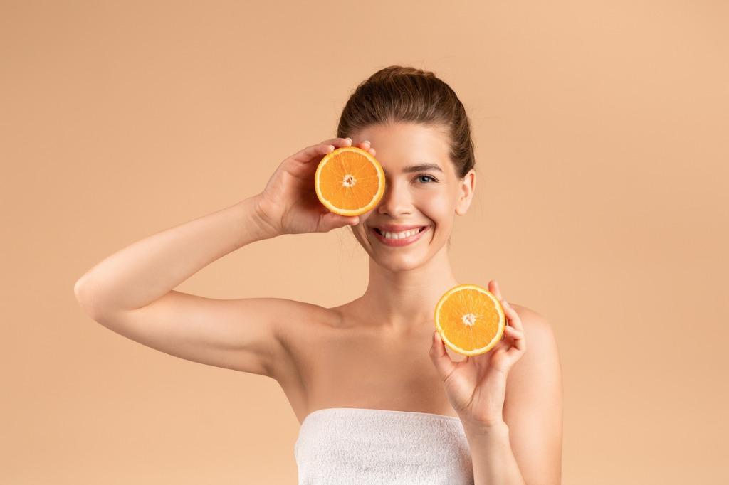 foto mujer con naranjas