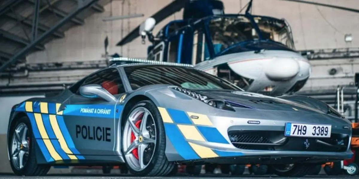 El novedoso recurso de la Policía tras incautar un Ferrari: lo transformaron en patrullero para liderar persecuciones