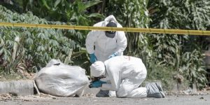 Hallan dos cadáveres embolsados en Bello: autoridades avanzan en su identificación