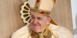 El Vaticano revela estado de salud del papa Francisco: pasó primera noche en el hospital