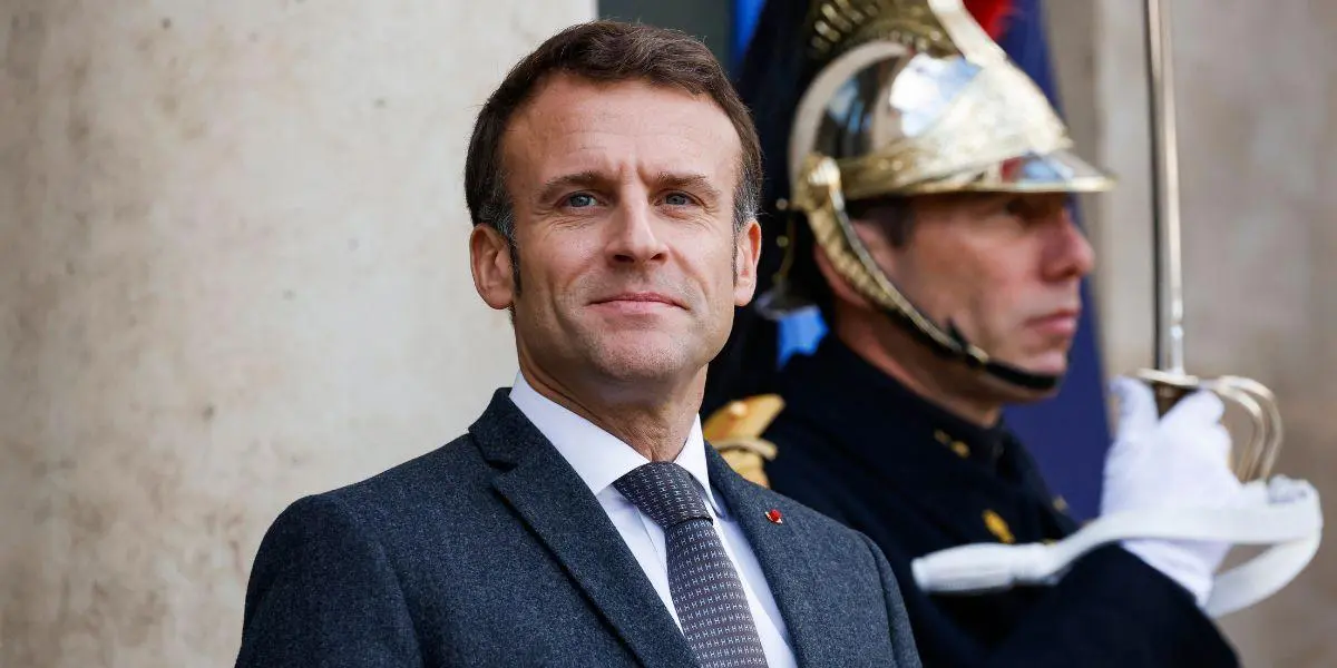 El presidente de Francia volvió a recibir una cachetada en la calle