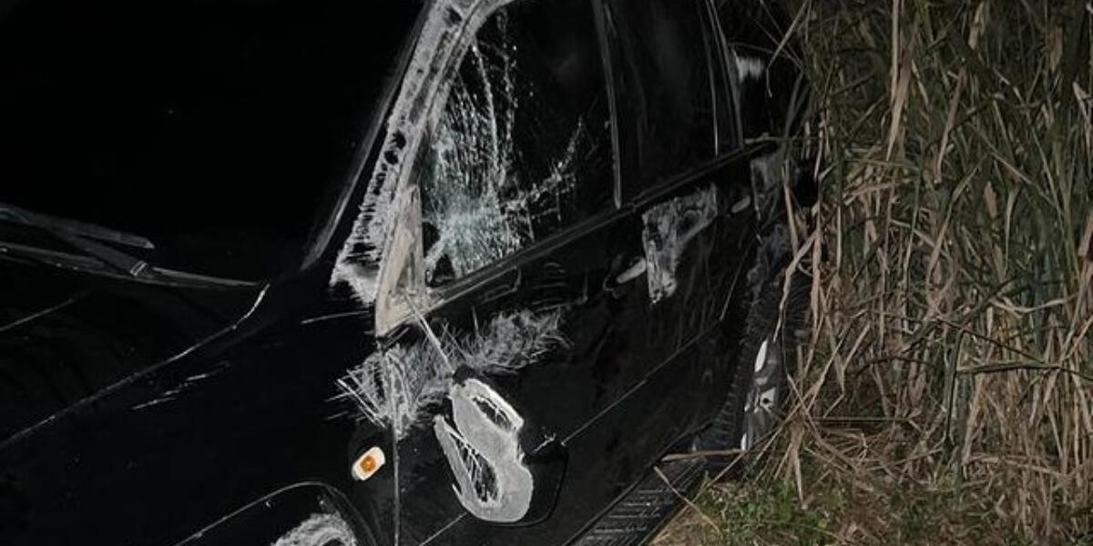 Cantante de vallenato sufre accidente automovilístico; el carro quedó destrozado