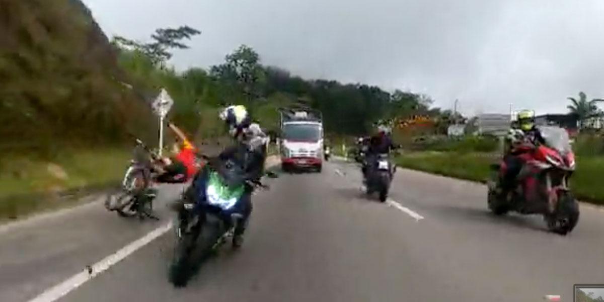 Por una imprudencia: Motociclista arrolla a ciclista en la vía La Vega, el  hecho quedó en video - Noticentro 1 CM&