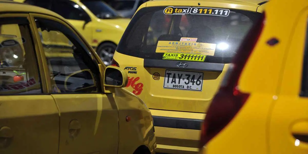 Suben tarifas de taxis en Bogotá: así queda la mínima, el recargo nocturno y el &#8220;banderazo&#8221;
