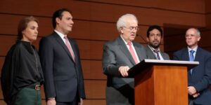 Exministro Ocampo dice que le dejó a Colombia una reforma tributaria progresiva