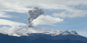 Volcán Nevado del Ruiz aumenta su actividad sísmica y mantiene la alerta amarilla