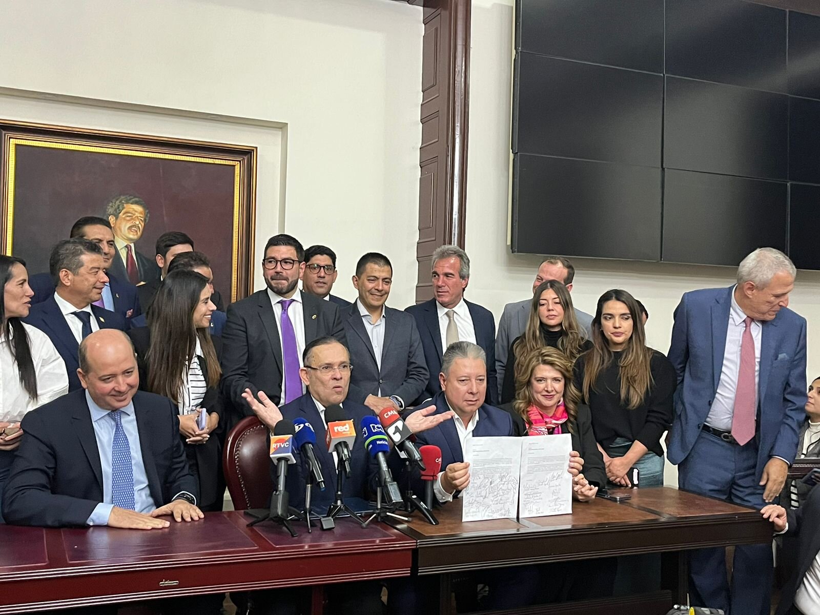 Partido Conservador se declara en independencia Canal 1