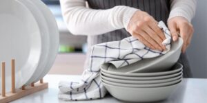 ¿Cómo lavar los trapos de la cocina? Elimina el mal olor y conserva su color
