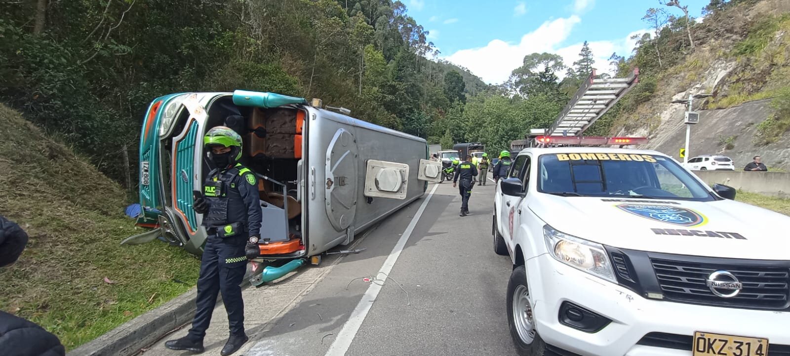 Un muerto y 10 heridos deja grave accidente vial en la vía Bogotá-La ...